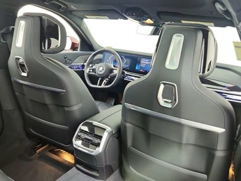 Used 2025 BMW 740i image 27