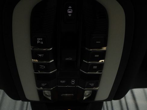 Certified 2026 Porsche Macan AWD/4WD image 37