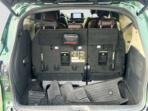 Used 2024 Toyota Sienna Platinum image 28