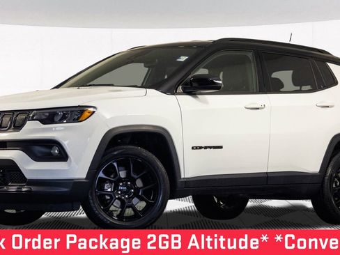 Used 2022 Jeep Compass Altitude w/ Convenience Group image 2