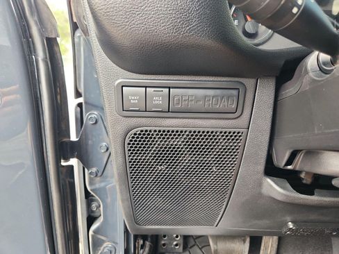 Used 2016 Jeep Wrangler Unlimited Rubicon w/ Connectivity Group AWD/4WD image 16