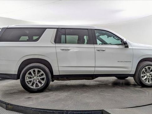 Used 2023 Chevrolet Suburban Premier image 9