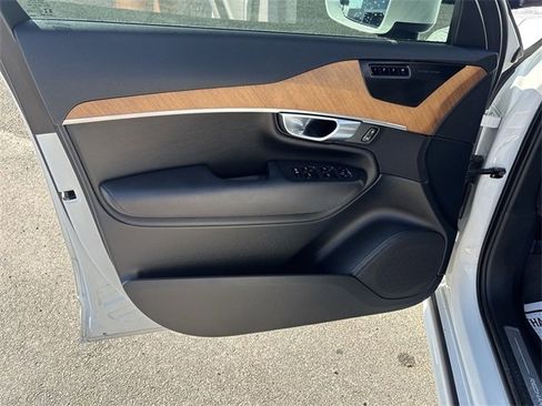 Used 2023 Volvo XC90 T8 Plus image 21