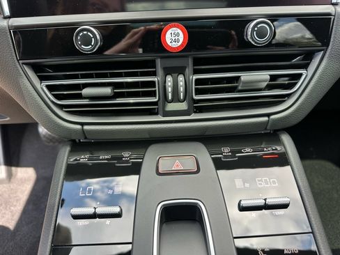Used 2026 Porsche Macan AWD/4WD image 26
