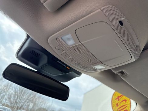 Used 2024 Ford Expedition XLT image 28