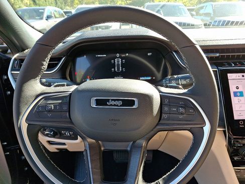 New 2025 Jeep Grand Cherokee Limited image 13