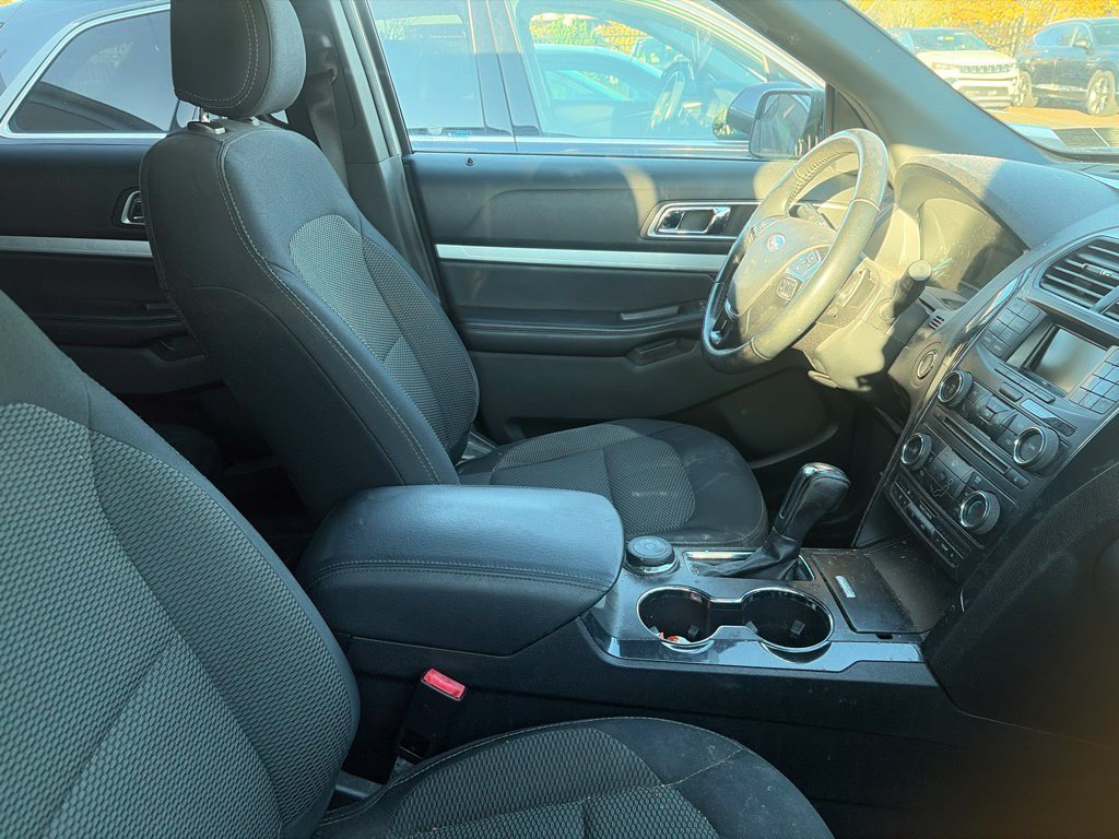 Used 2017 Ford Explorer XLT AWD/4WD image 10
