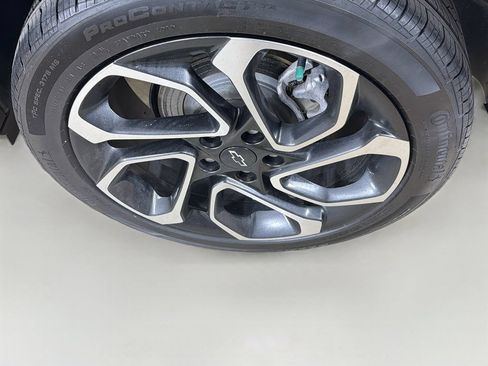 Used 2024 Chevrolet Trax RS w/ Sunroof Package FWD image 30