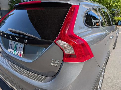 Used 2018 Volvo V60 T5 Cross Country w/ Convenience Package image 23