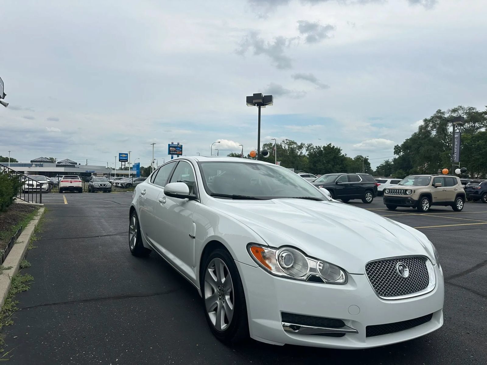 Used 2011 Jaguar XF RWD image 3