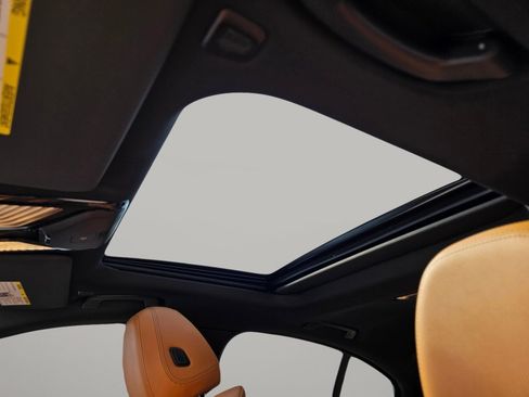 Used 2022 BMW 330i xDrive 330i xDrive image 5