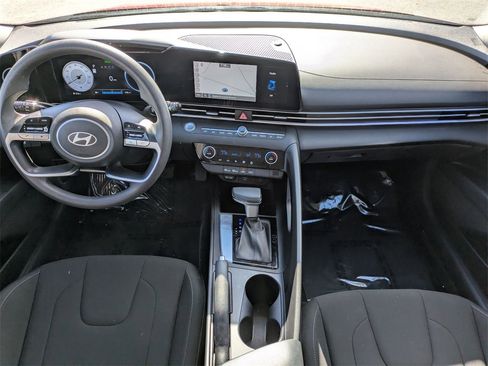 Used 2024 Hyundai Elantra SEL image 17