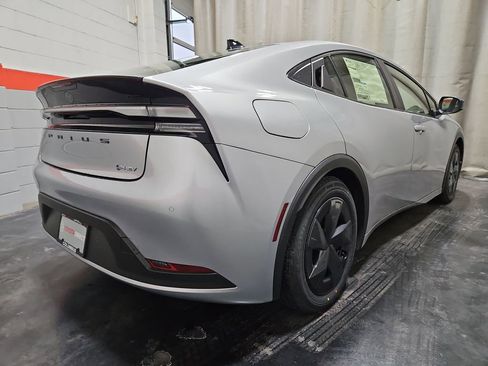 New 2026 Toyota Prius Plug-In Hybrid FWD image 8