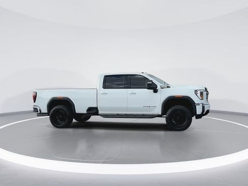 Used 2024 GMC Sierra 2500 AT4 w/ Technology Package AWD/4WD image 9