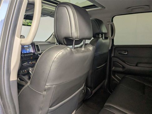 Used 2022 Nissan Frontier SV w/ SV Premium Package image 34