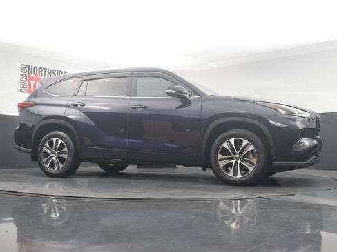 Used 2022 Toyota Highlander XLE AWD/4WD image 33