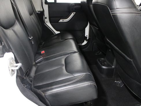 Used 2016 Jeep Wrangler Unlimited Sahara w/ Max Tow Package AWD/4WD image 21