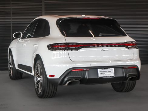 Certified 2026 Porsche Macan AWD/4WD image 3