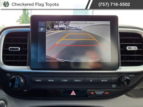 Used 2024 Hyundai Venue SEL FWD image 22