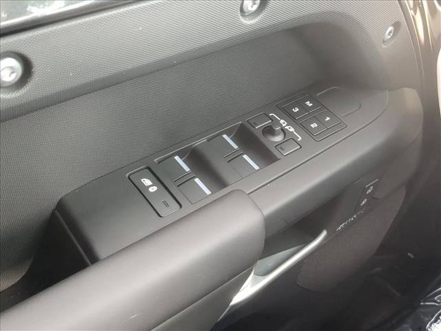 Used 2026 Land Rover Defender 130 X-Dynamic SE AWD/4WD image 10
