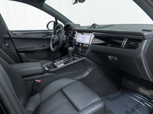 New 2026 Porsche Macan image 24