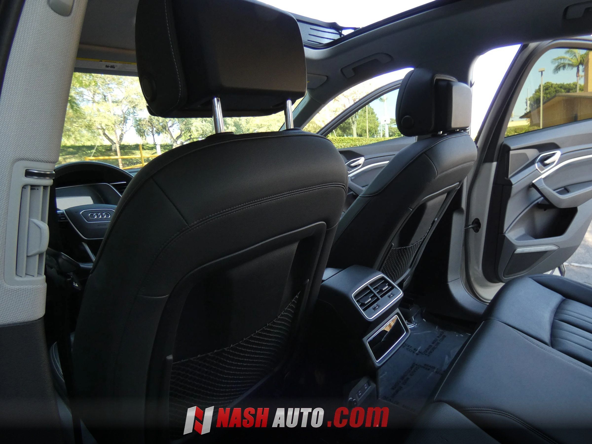 Used 2022 Audi e-tron Premium Plus w/ Premium Plus Package AWD/4WD image 50