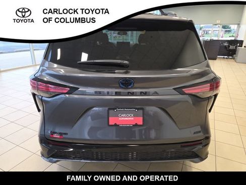 Used 2025 Toyota Sienna XSE w/ XSE Plus Package AWD/4WD image 8