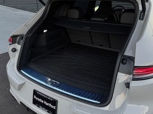 New 2025 Porsche Cayenne Turbo AWD/4WD image 40
