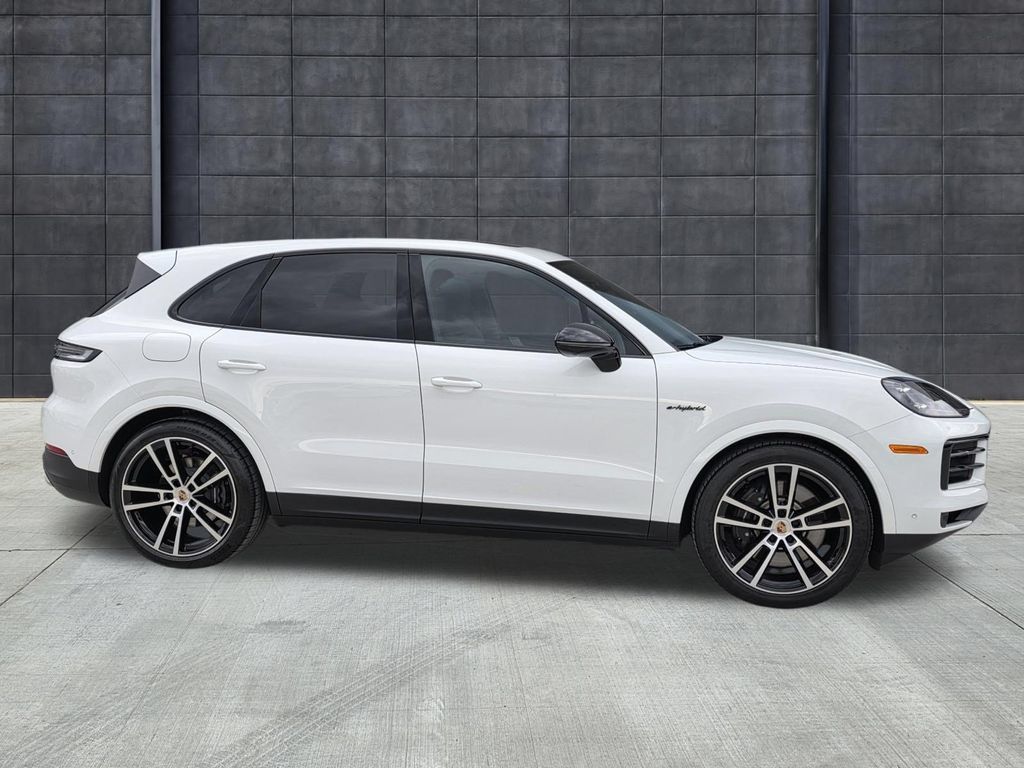 Certified 2025 Porsche Cayenne E-Hybrid AWD/4WD image 7