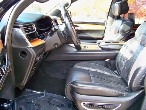Used 2022 Jeep Grand Wagoneer Series III w/ Rear Seat Video Group 1 AWD/4WD image 29