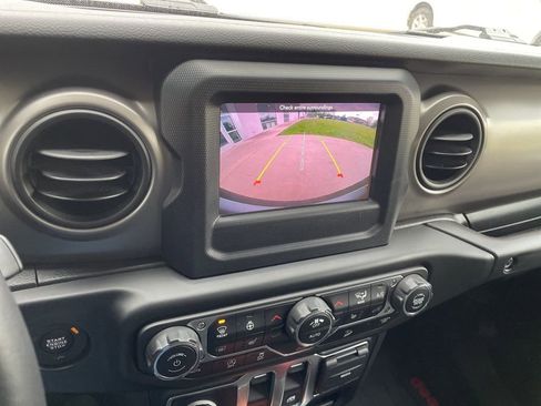 Used 2020 Jeep Wrangler Sport AWD/4WD image 19