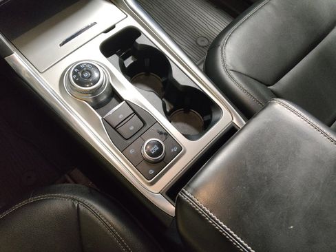 Used 2020 Ford Explorer XLT w/ Equipment Group 202A image 26