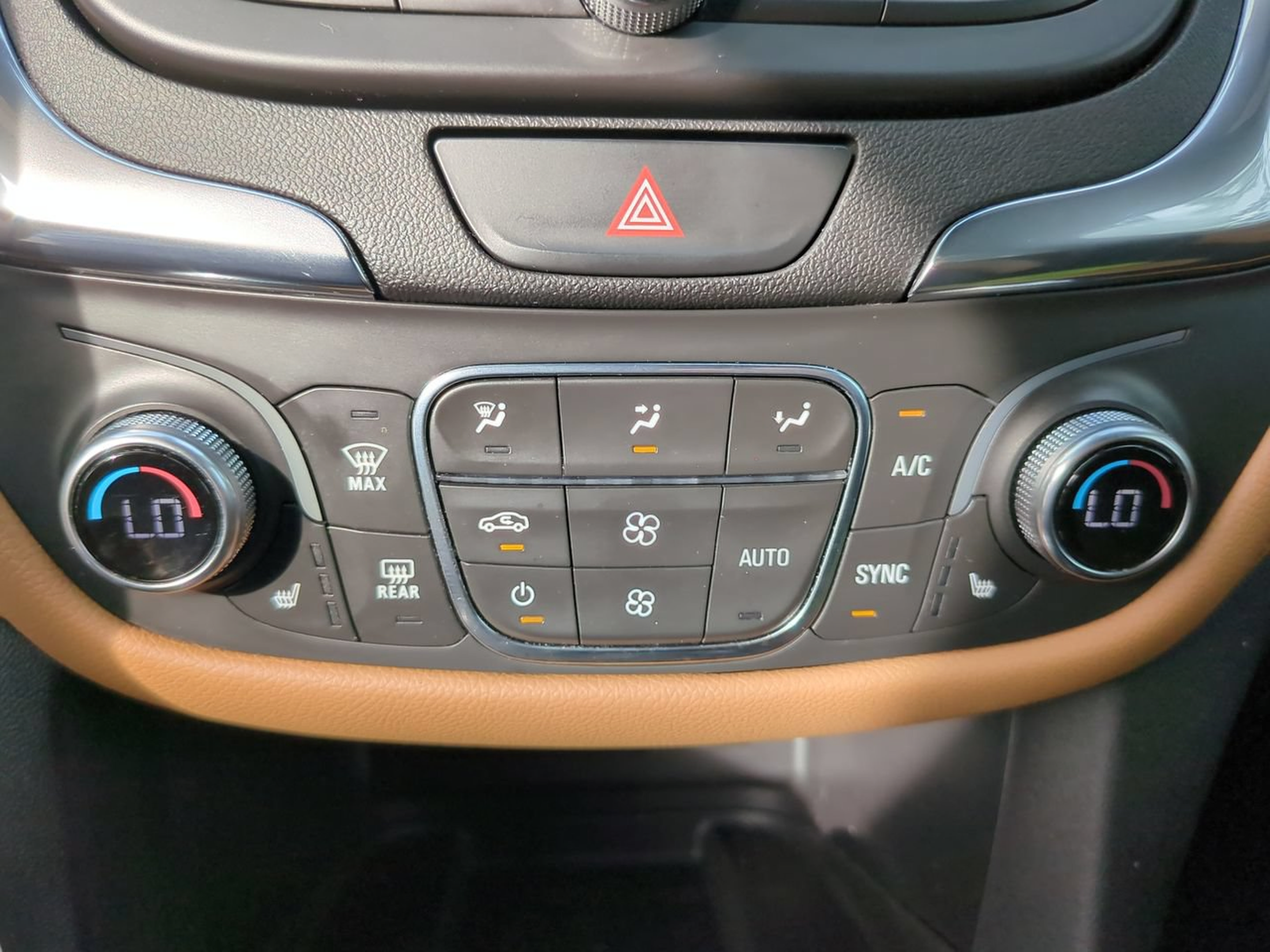 Used 2020 Chevrolet Equinox Premier FWD image 28