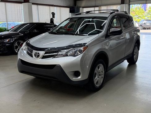 Used 2015 Toyota RAV4 LE AWD/4WD image 5