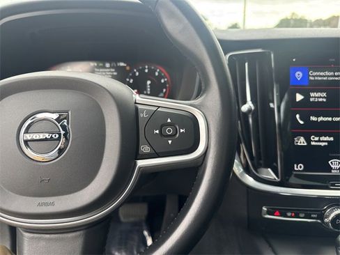 Used 2020 Volvo S60 T5 Momentum image 18