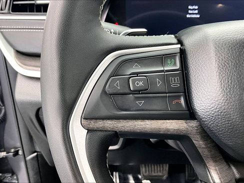 Used 2024 Jeep Grand Cherokee L Limited w/ Luxury Tech Group II image 18