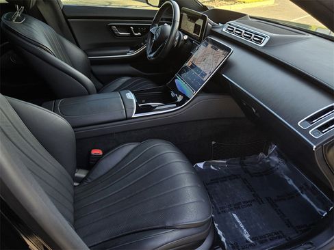 Used 2022 Mercedes-Benz S 580 4MATIC Sedan w/ AMG Line Package image 23