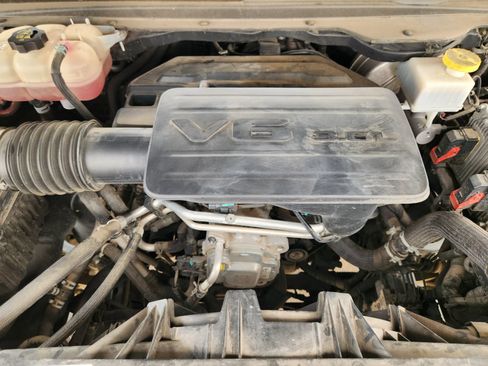 Used 2019 RAM 1500 Laramie AWD/4WD image 33