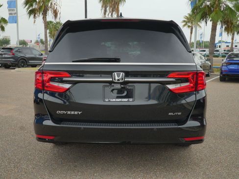 Used 2024 Honda Odyssey Elite image 11