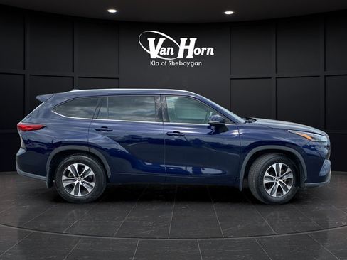 Used 2021 Toyota Highlander XLE FWD image 8