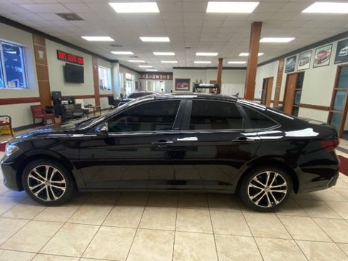 Used 2023 Volkswagen Jetta Sport image 2