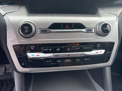 Used 2021 Ford Explorer XLT w/ Equipment Group 202A image 12