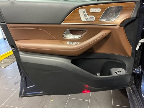 Used 2024 Mercedes-Benz GLS 450 4MATIC image 10