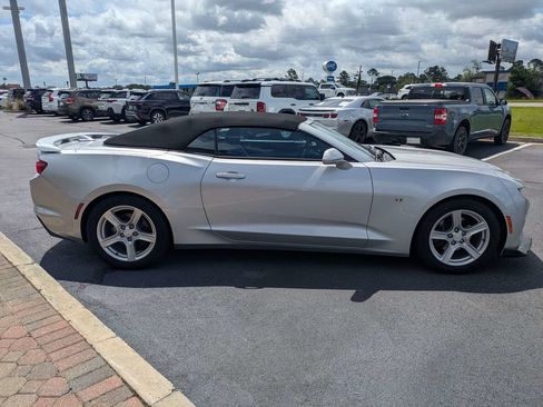 Used 2019 Chevrolet Camaro LT RWD image 4