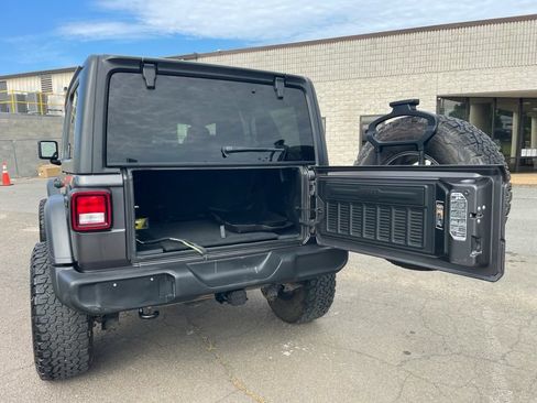 Used 2018 Jeep Wrangler Unlimited Sport AWD/4WD image 9