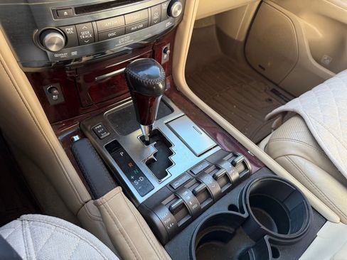 Used 2011 Lexus LX 570 4WD w/ Luxury Pkg image 20