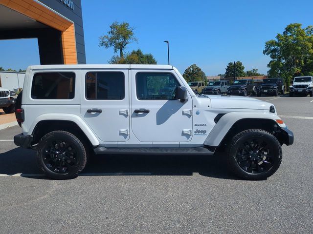 Used 2024 Jeep Wrangler Unlimited Sahara w/ Technology Group AWD/4WD image 3