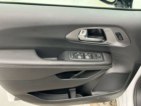 New 2026 Chrysler Pacifica Select AWD/4WD image 21