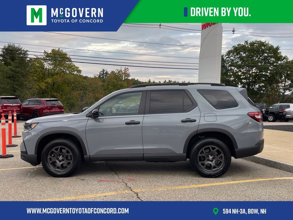 Used 2025 Honda Pilot TrailSport image 2