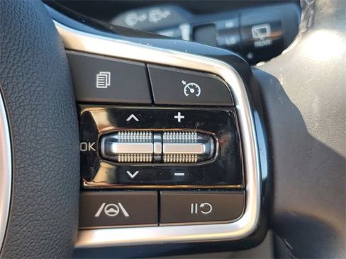 Used 2024 Kia Carnival LX image 21